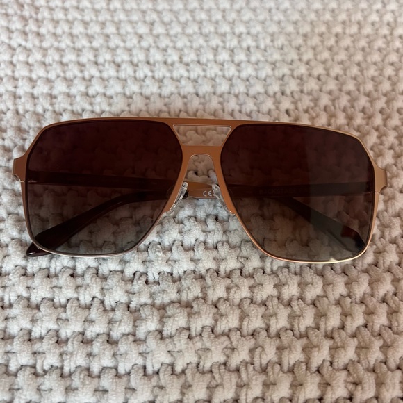 Quay Australia Backstage Pass Sunglasses - Gold and Brown - Picture 3 of 7